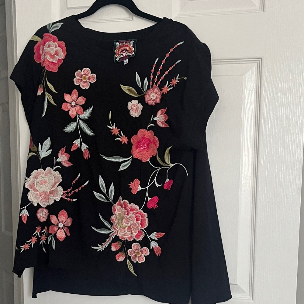 Johnny Was Black Floral Embroidered Short Sleeve Blouse